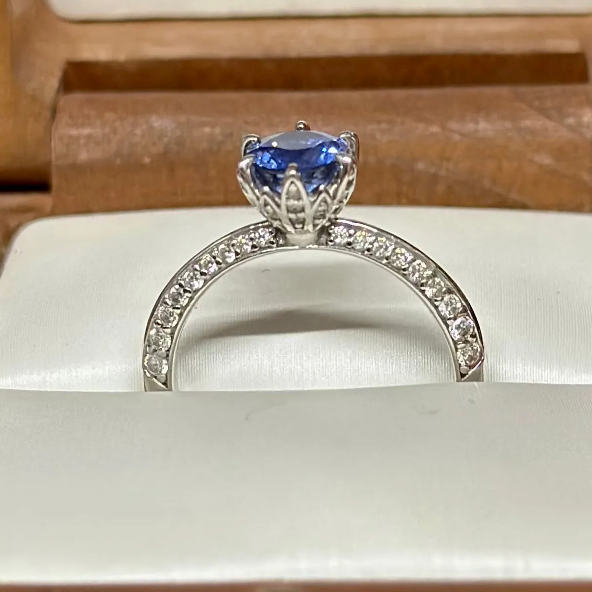 BRILLIANT EARTH BEAUTIFUL 18K WG Custom Sapphire Diamond Ring -$8K APR w/ CoA!