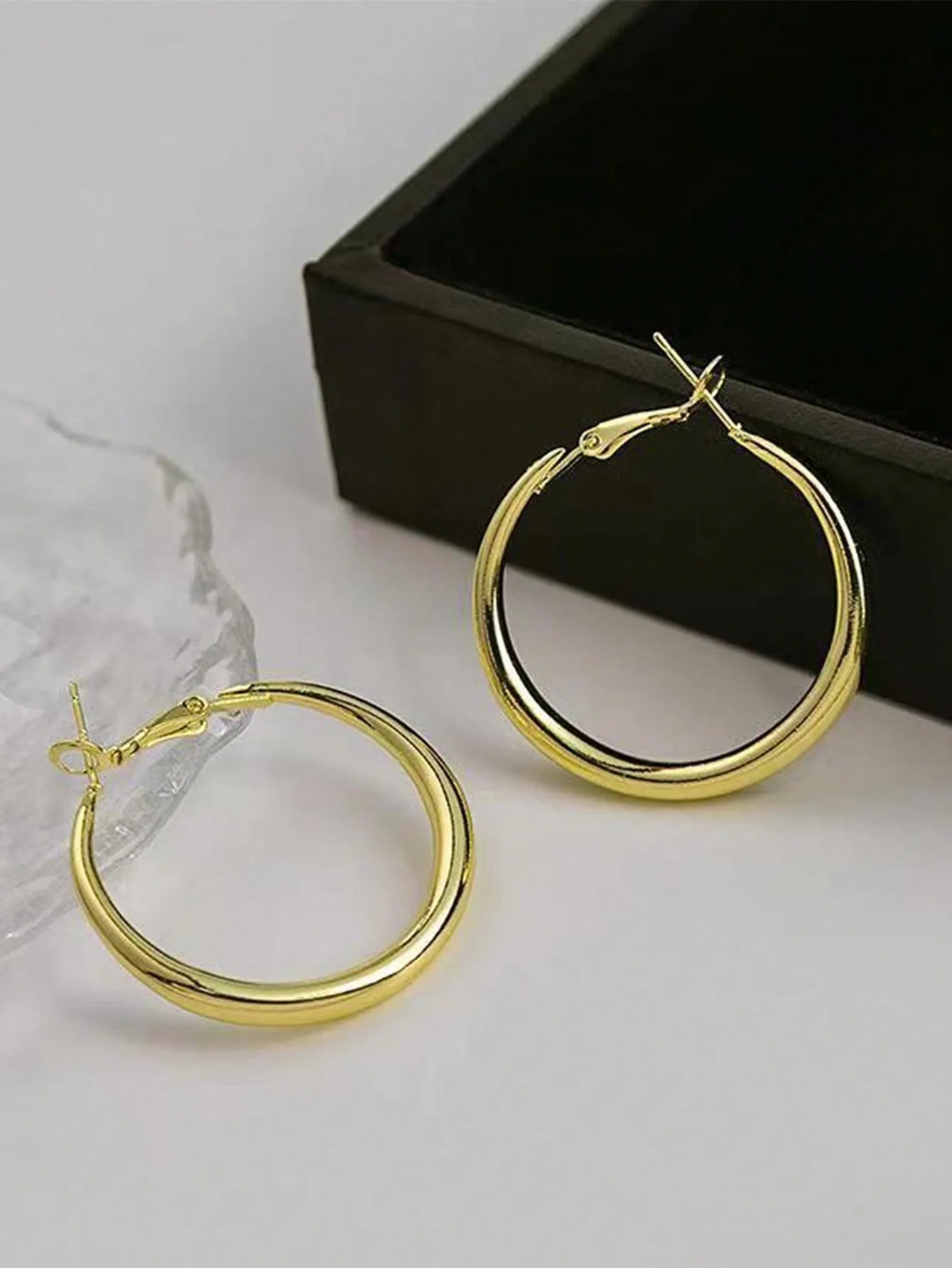 European And American Style Metallic Personalized Circle Design Earrings