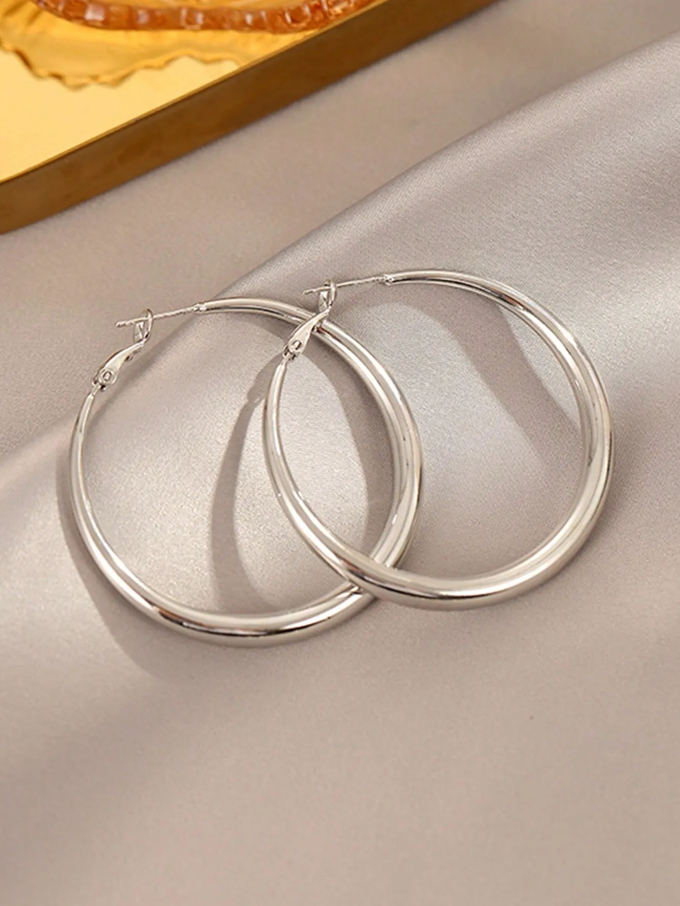 European And American Style Metallic Personalized Circle Design Earrings