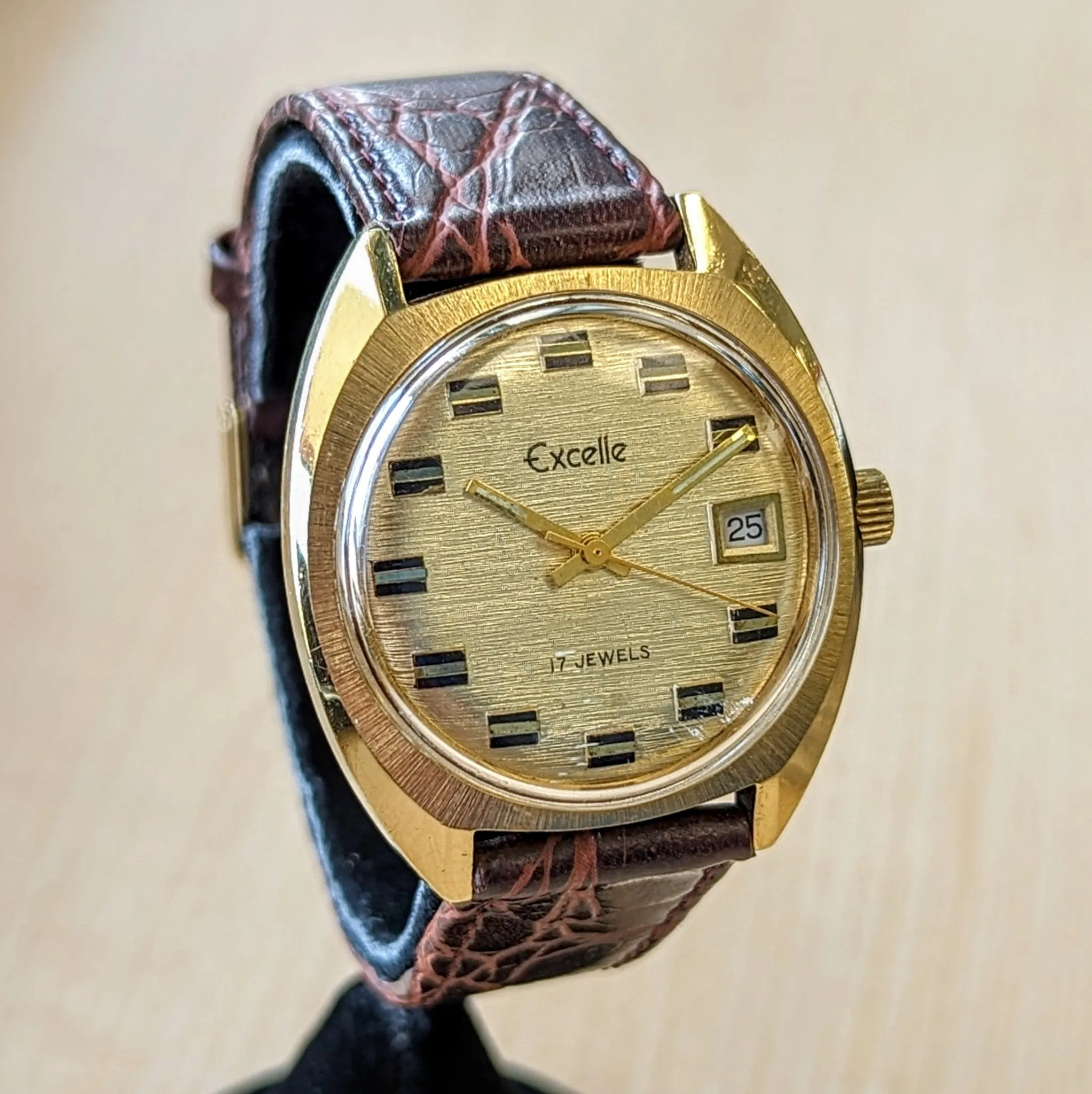 Vintage EXCELLE Watch 17 Jewels Cal. SGT 100-1 E4 Date Indicator Wristwatch