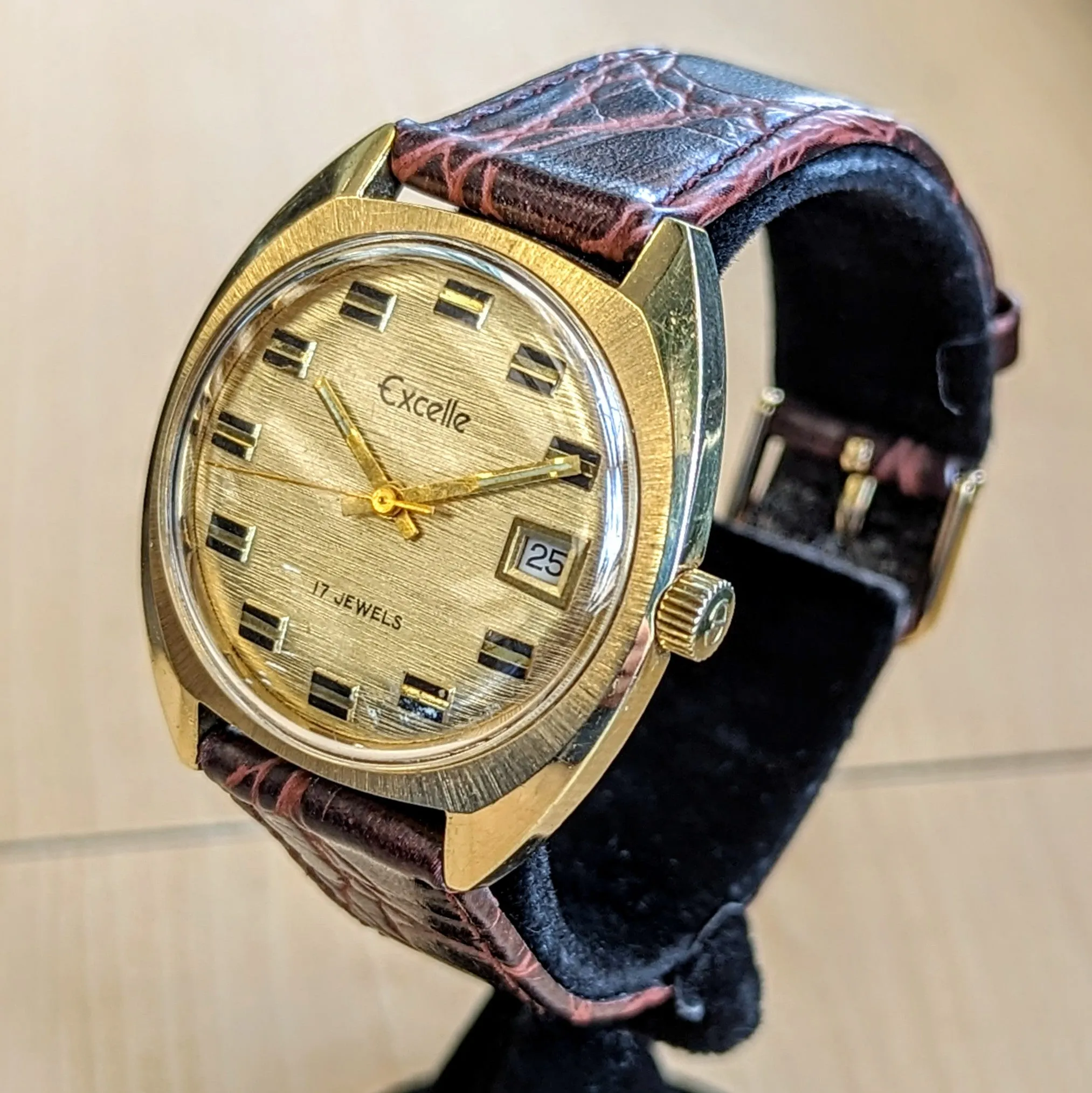 Vintage EXCELLE Watch 17 Jewels Cal. SGT 100-1 E4 Date Indicator Wristwatch