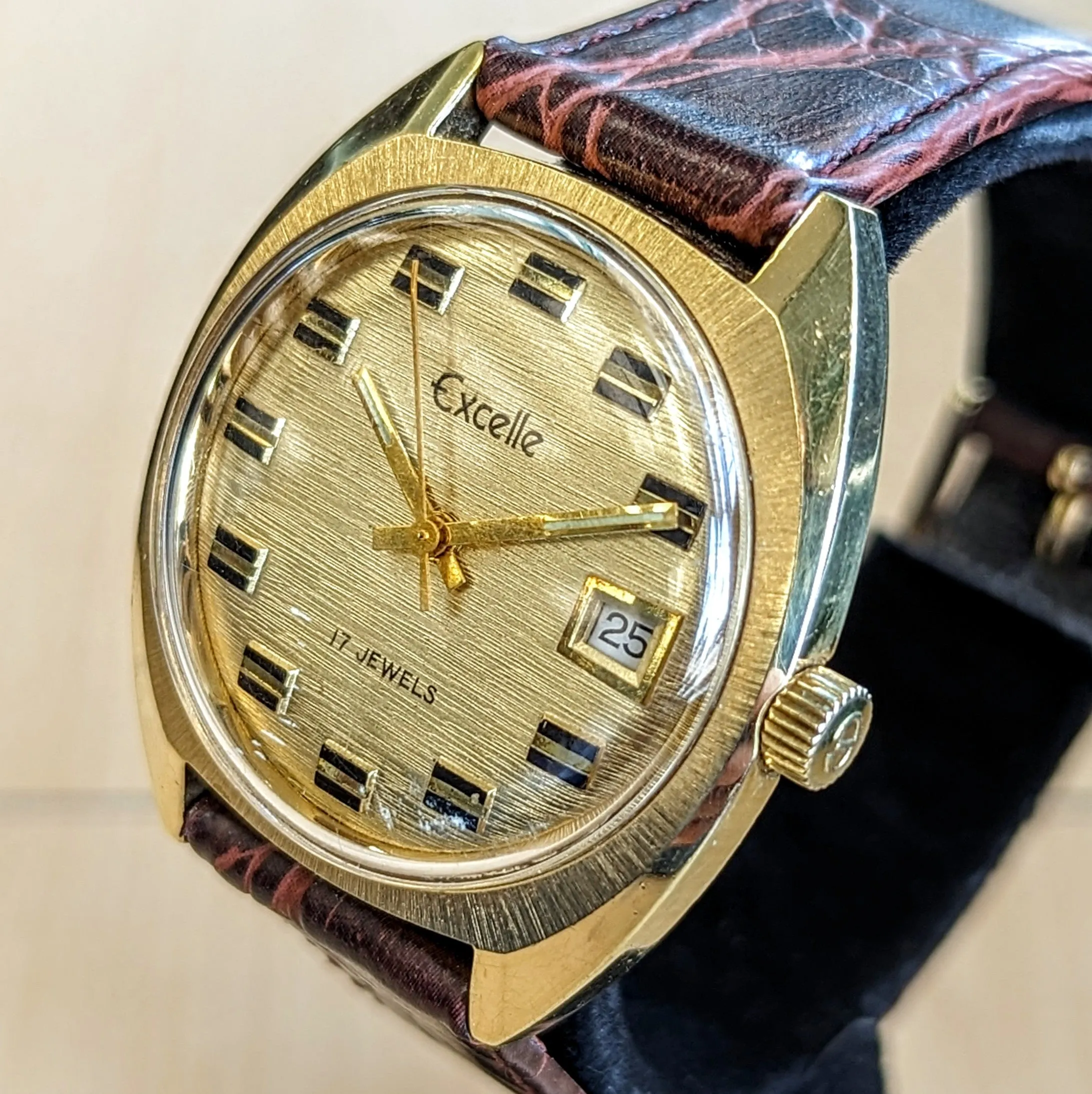 Vintage EXCELLE Watch 17 Jewels Cal. SGT 100-1 E4 Date Indicator Wristwatch