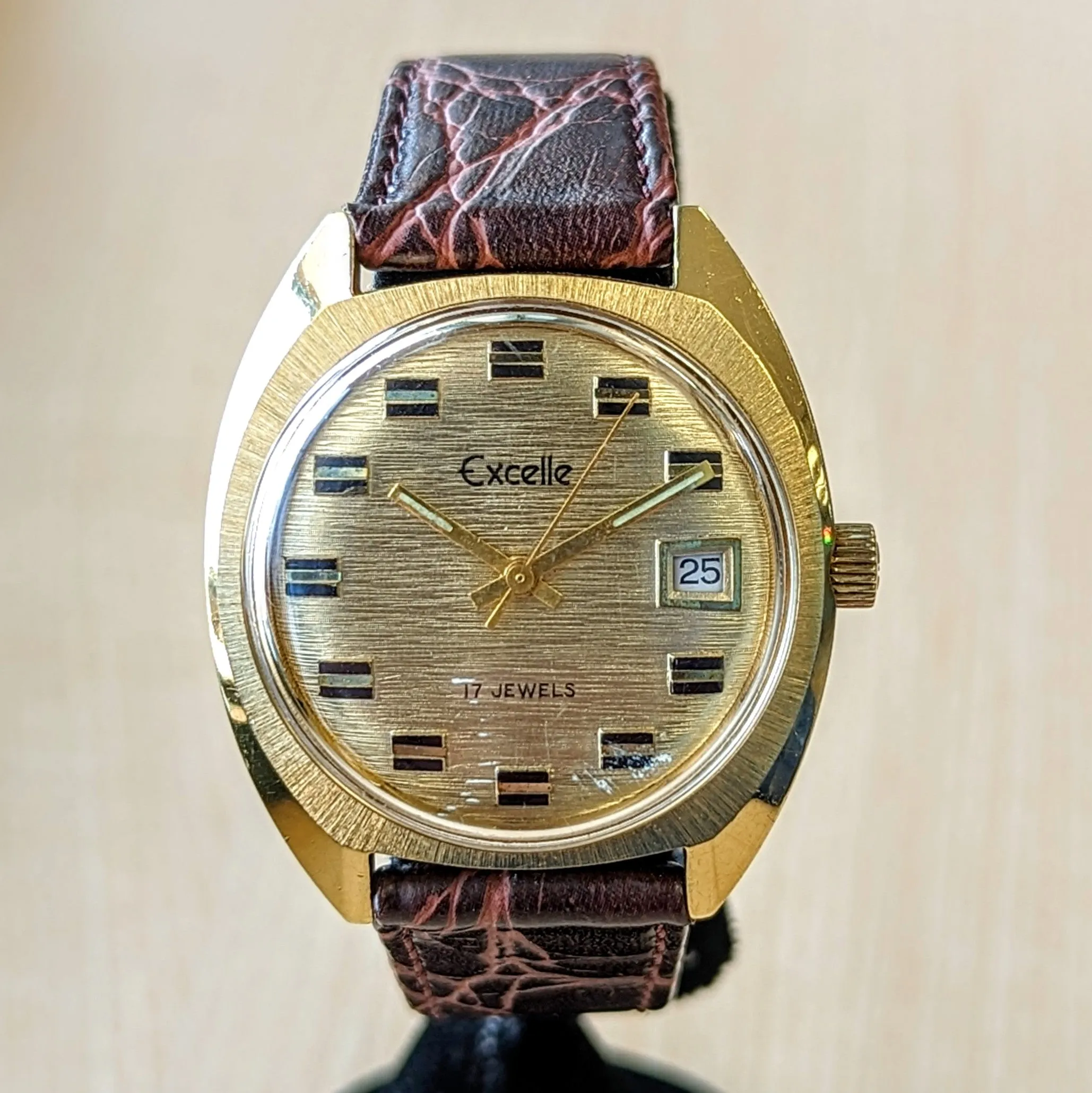 Vintage EXCELLE Watch 17 Jewels Cal. SGT 100-1 E4 Date Indicator Wristwatch
