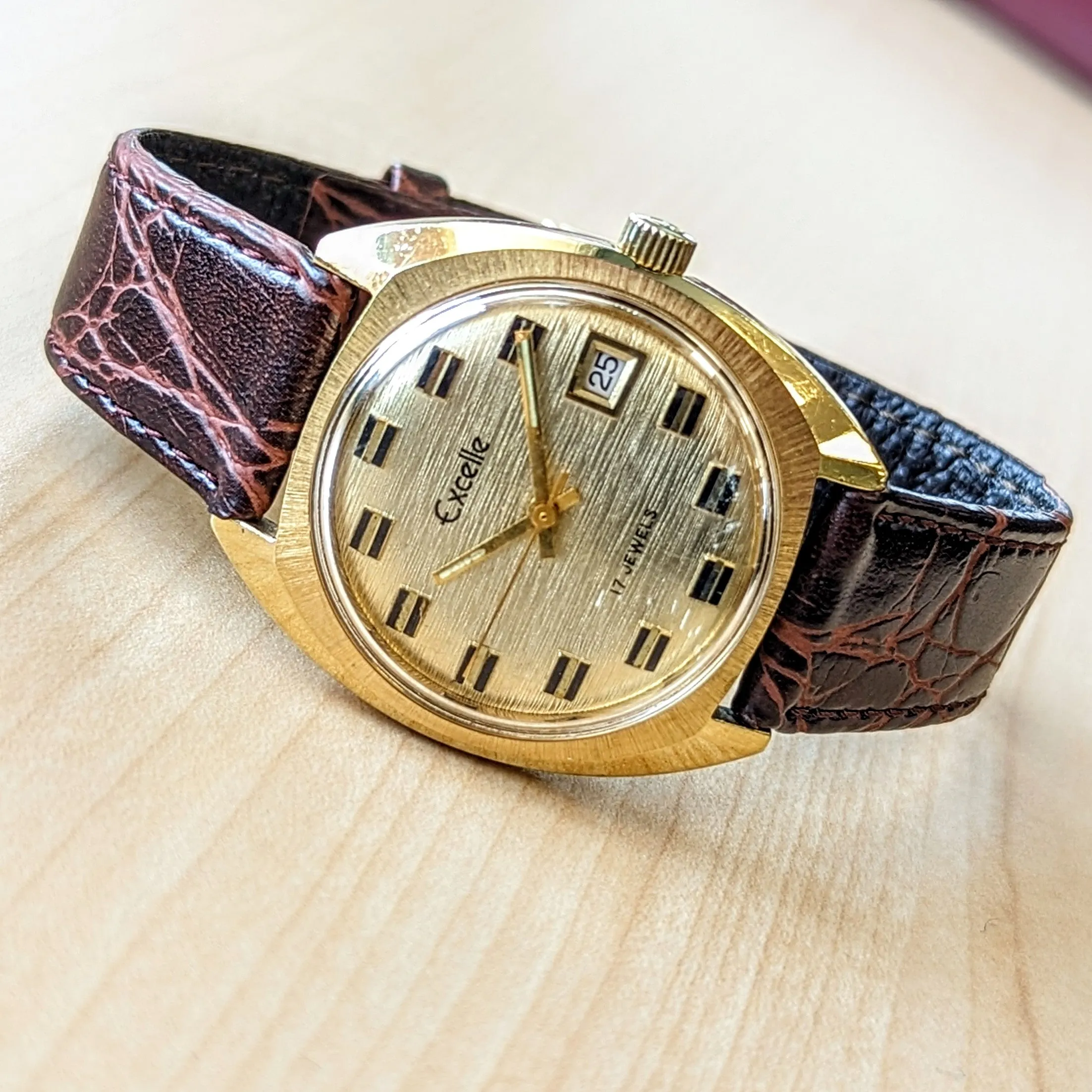 Vintage EXCELLE Watch 17 Jewels Cal. SGT 100-1 E4 Date Indicator Wristwatch