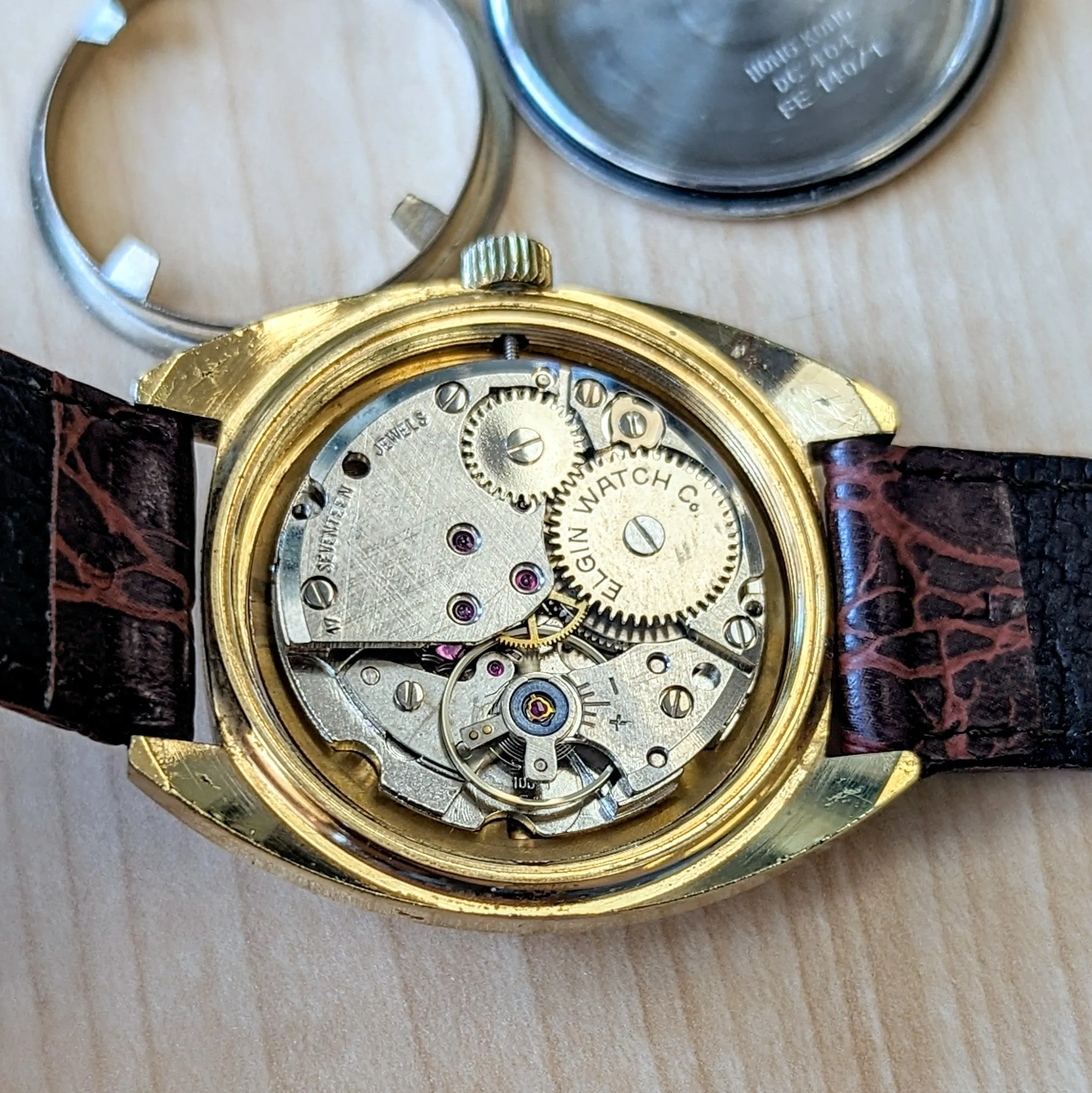 Vintage EXCELLE Watch 17 Jewels Cal. SGT 100-1 E4 Date Indicator Wristwatch