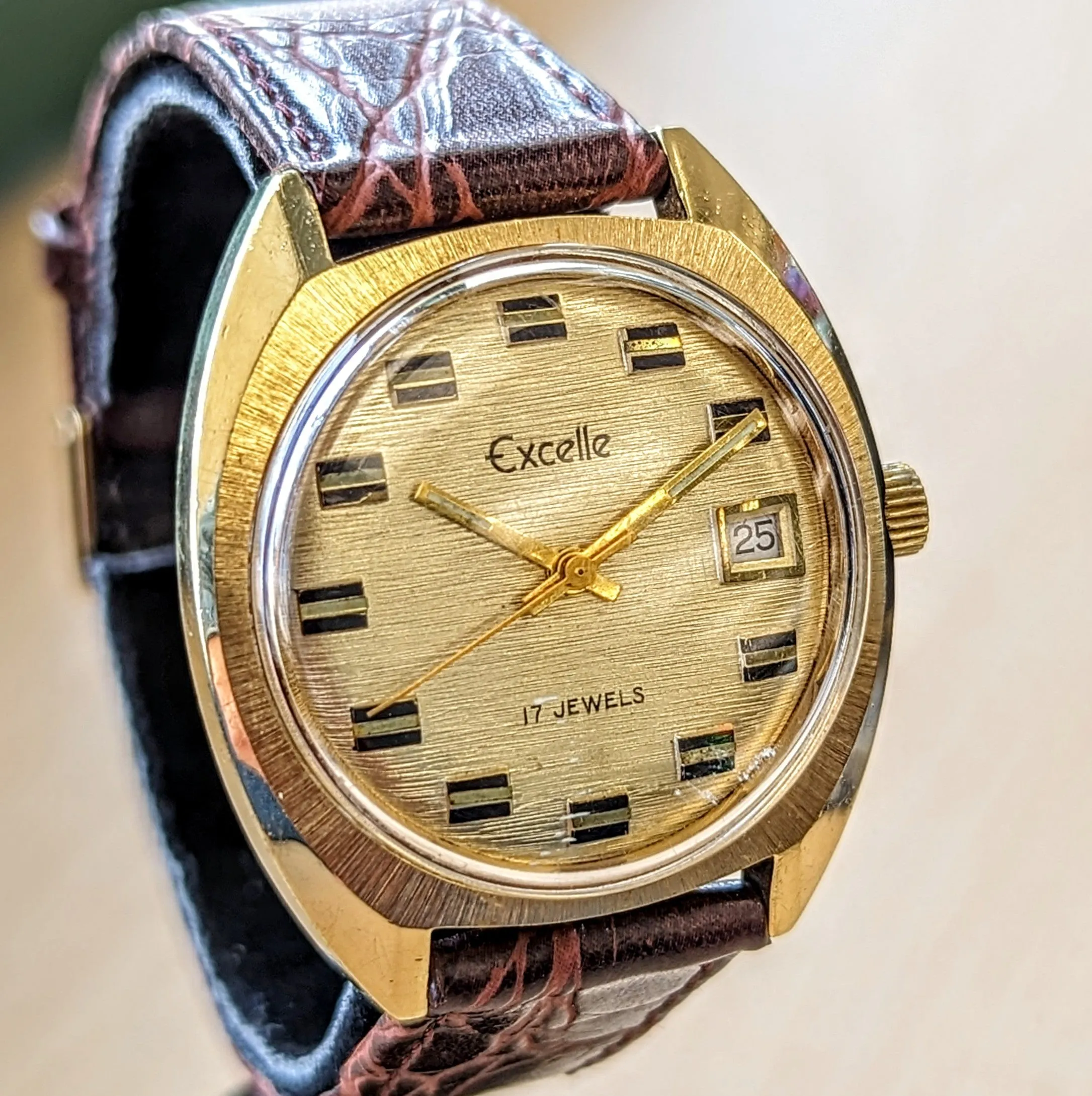 Vintage EXCELLE Watch 17 Jewels Cal. SGT 100-1 E4 Date Indicator Wristwatch