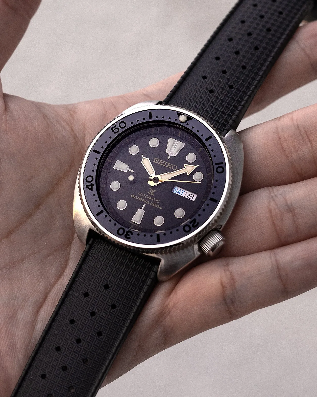 VULCANISED RUBBER - "TROPICAL" VINTAGE STYLE STRAP (BLACK)