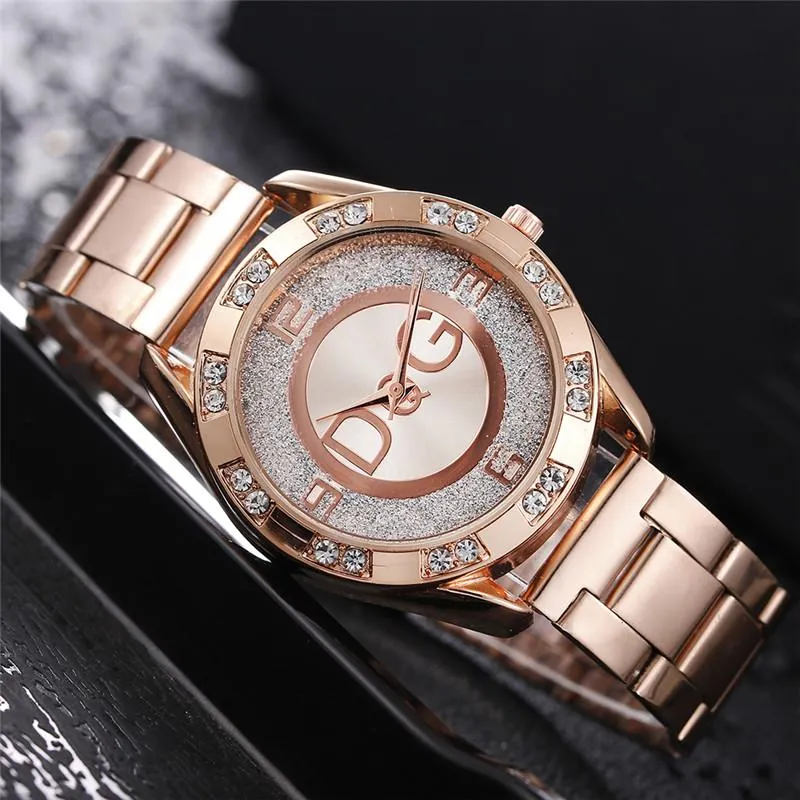 Woman's Retro Design Quartz Stainless Steel Wrist Watch