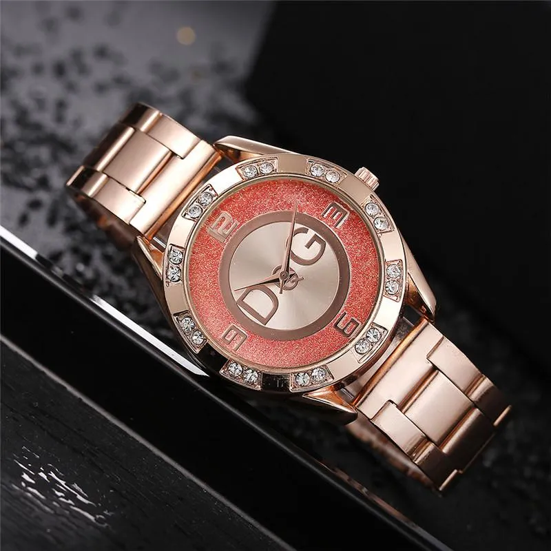 Woman's Retro Design Quartz Stainless Steel Wrist Watch