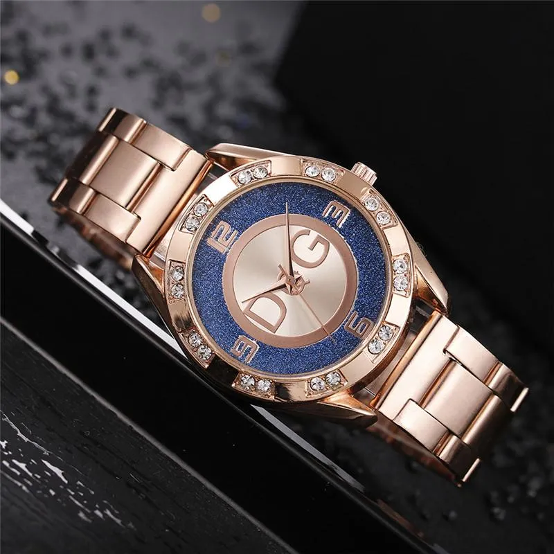 Woman's Retro Design Quartz Stainless Steel Wrist Watch