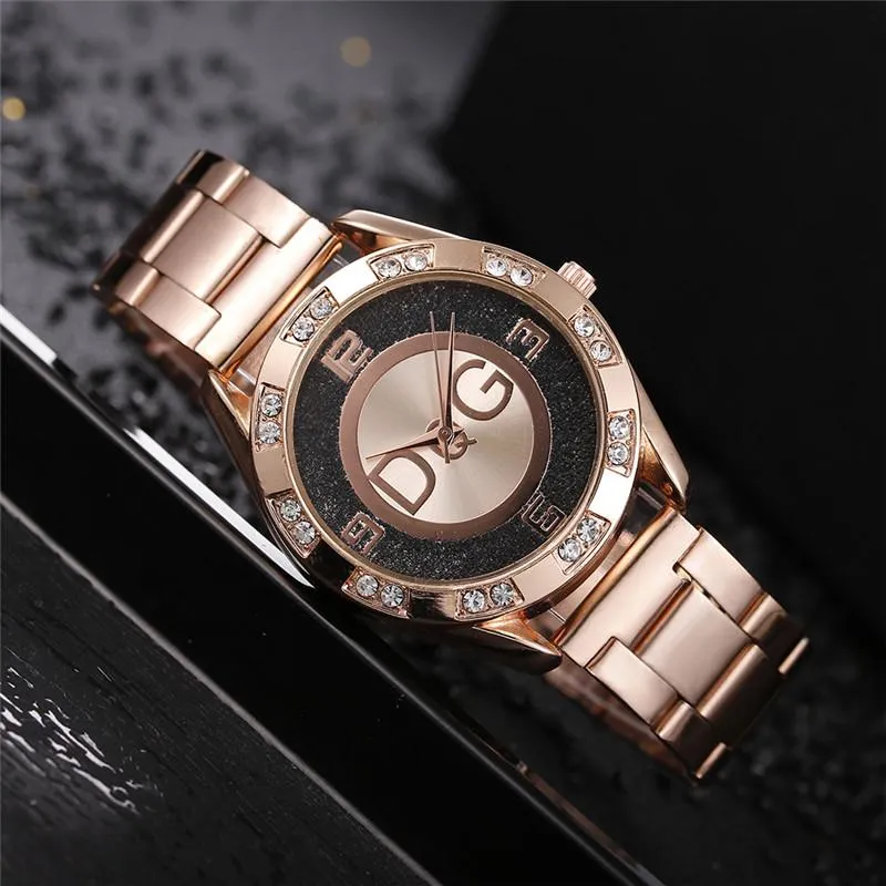 Woman's Retro Design Quartz Stainless Steel Wrist Watch